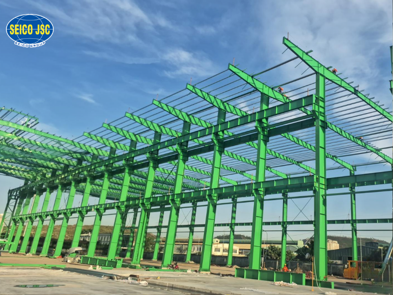 Tùy thuộc vào công năng sử dụng, giải pháp kết cấu và chi phí xây dựng nhà thép tiền chế sẽ có sự thay đổi