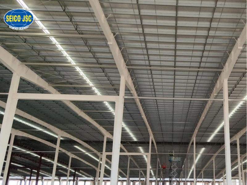 Hệ kết cấu phụ nhà thép tiền chế gồm hệ xà gồ và hệ giằng