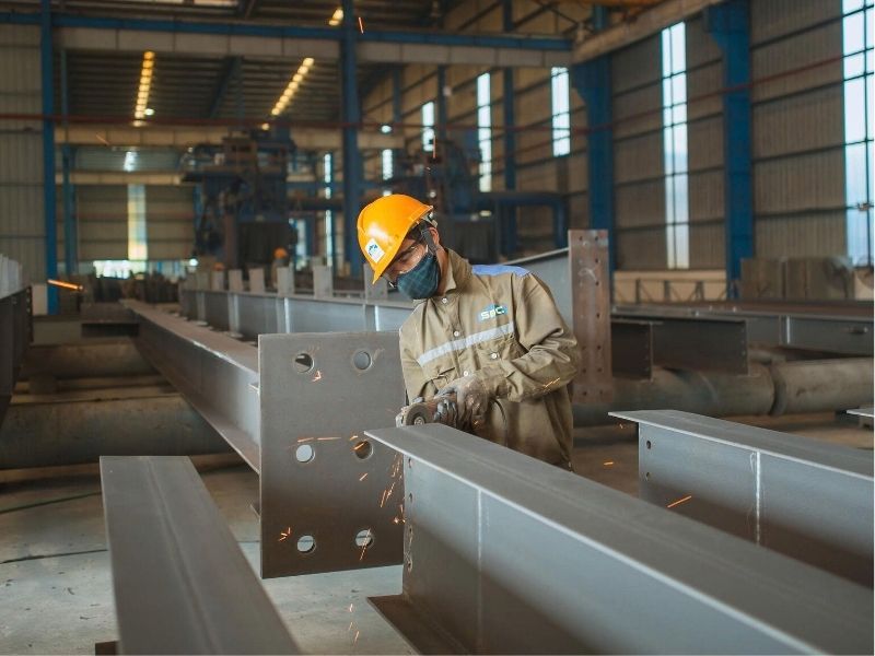 Quy trình 5 bước lắp dựng nhà thép tiền chế chuẩn, an toàn 2026