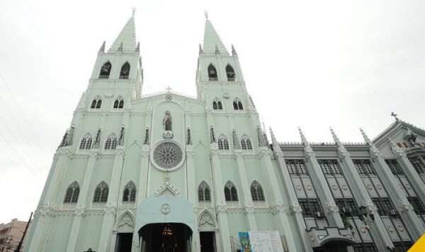 Nhà thờ San Sebastian là niềm tự hào của người dân Philippines